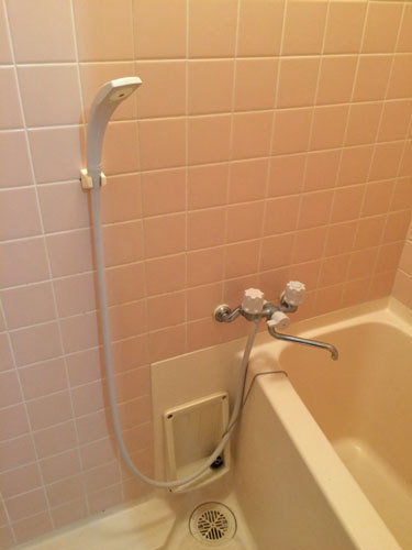 浴室の混合水栓の交換前