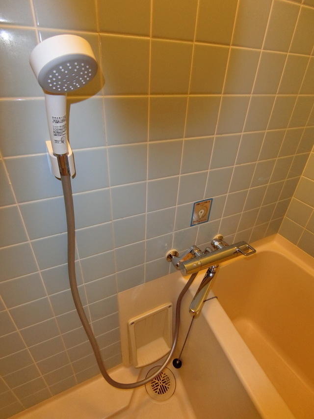 浴室の混合水栓をサーモスタット混合水栓に交換