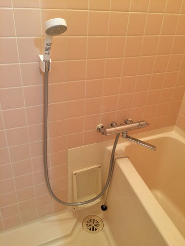 浴室の混合水栓をサーモスタット混合水栓に交換